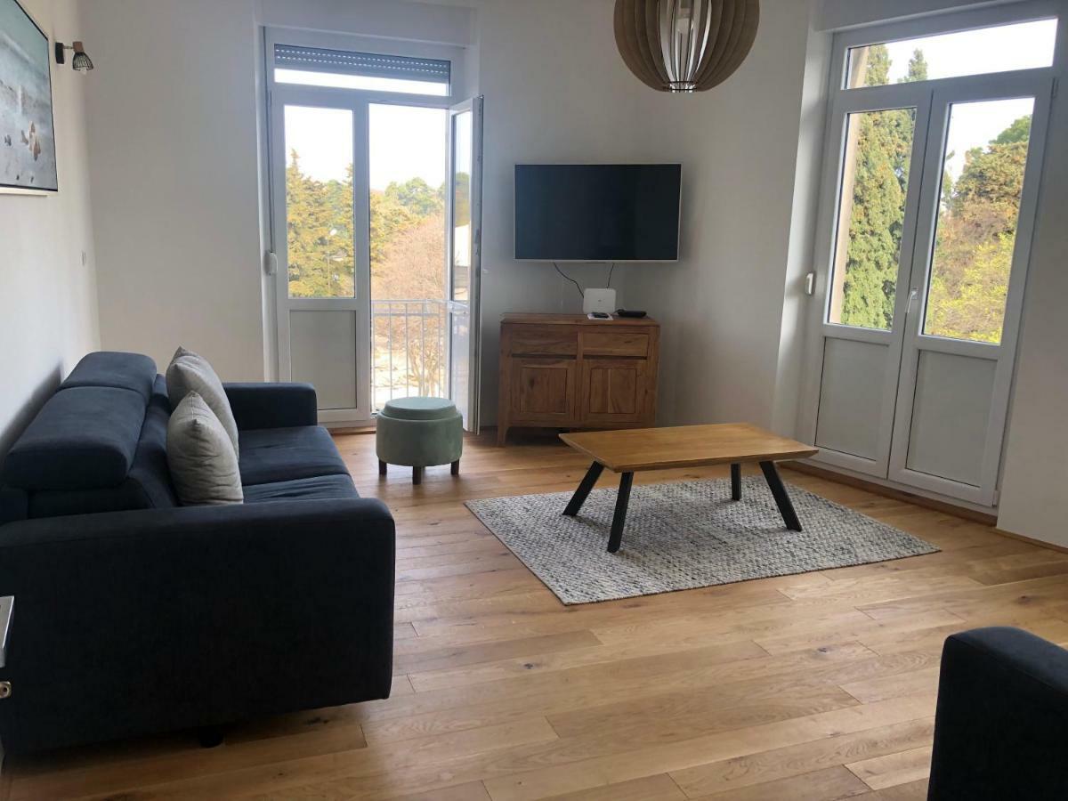 Kolovare Beachfront Apartment زادار المظهر الخارجي الصورة